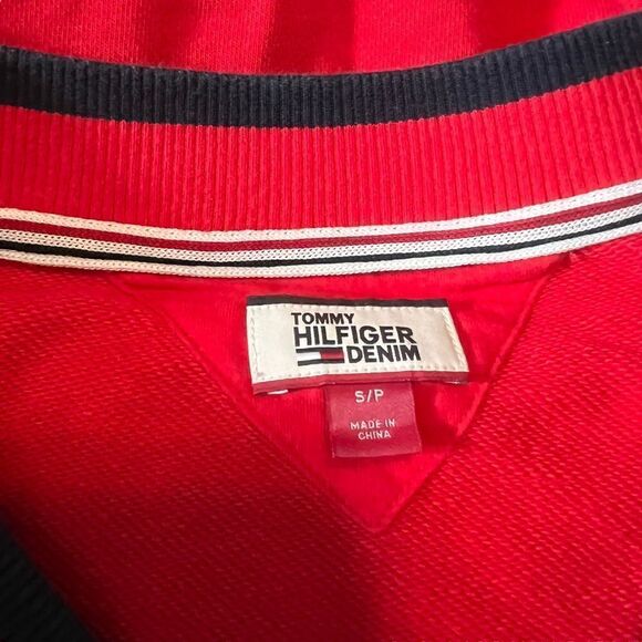 Tommy Hilfiger Denim v neck sweater. Size small - Picture 5 of 9